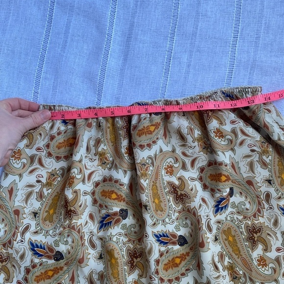 Kathy Ireland Y2k Paisley Print Skirt in Beige. - Picture 7 of 10